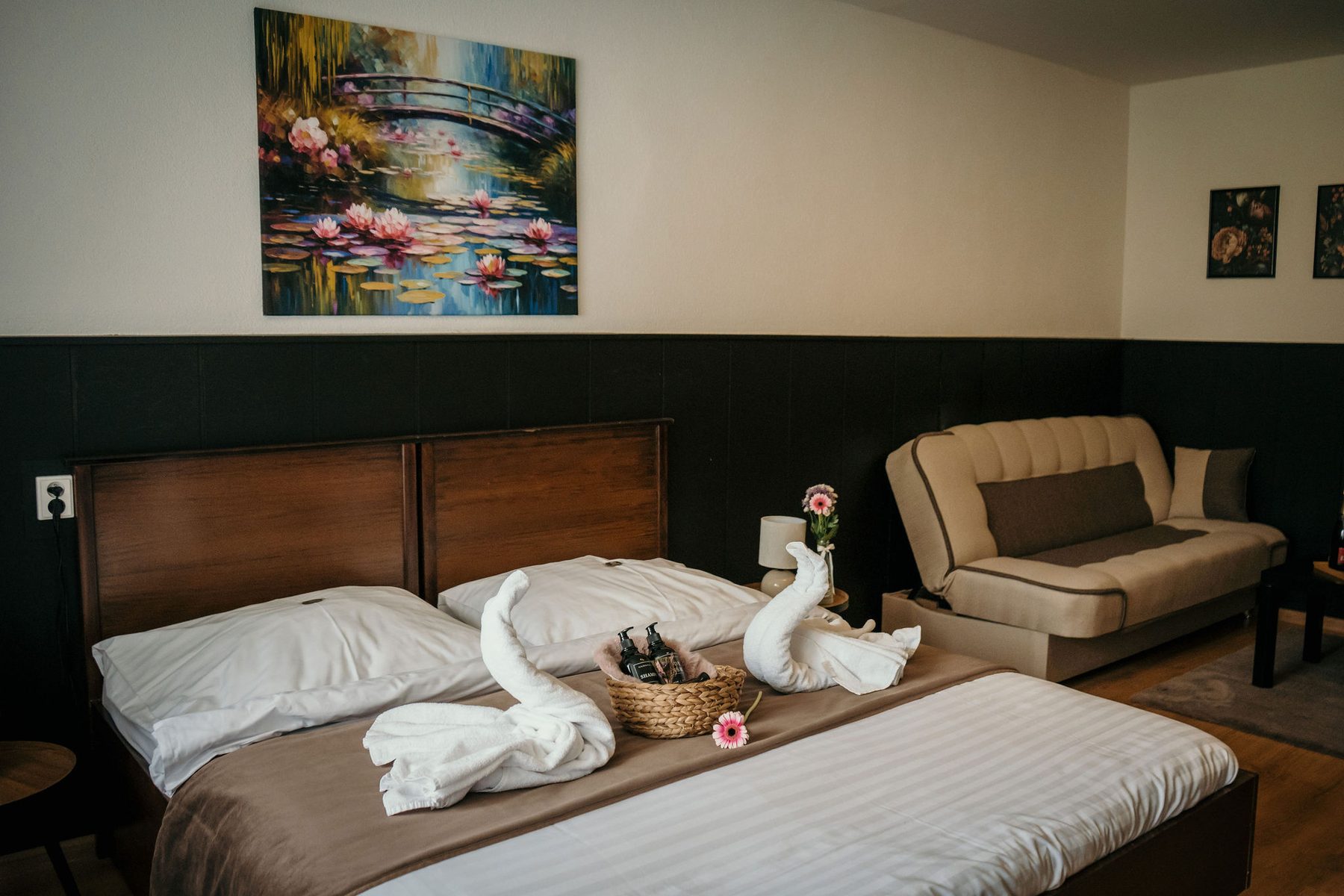 Large double room with a double bed, Podlesanka